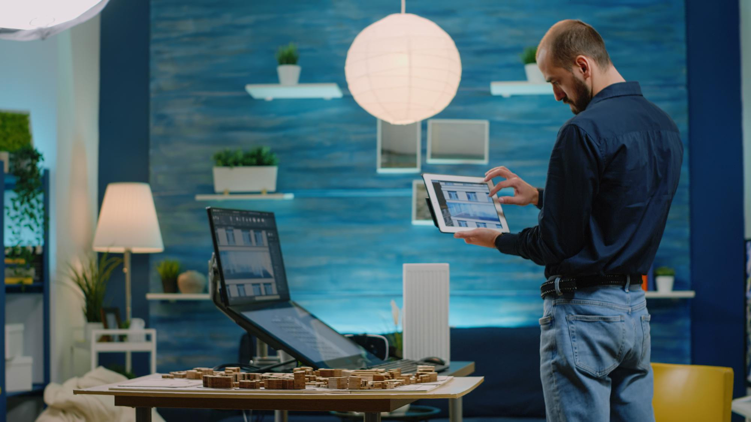 Digital Tools Every Construction Company Needs: From Site Updates to Invoice Automation